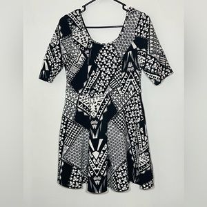 Black/white geometric pattern dress